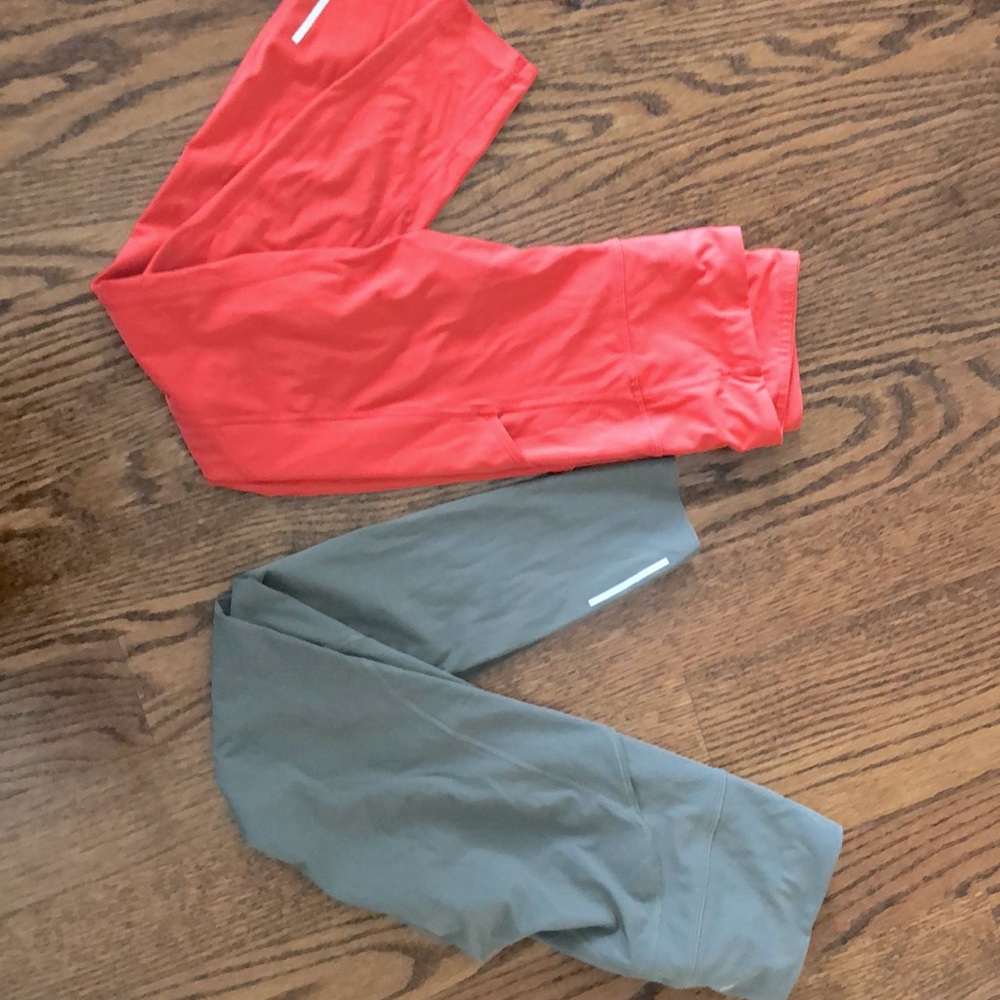 2 pairs of yoga pants - size small